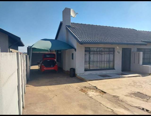 3 BEDROOM HOUSE FOR SALE IN LEONDALE